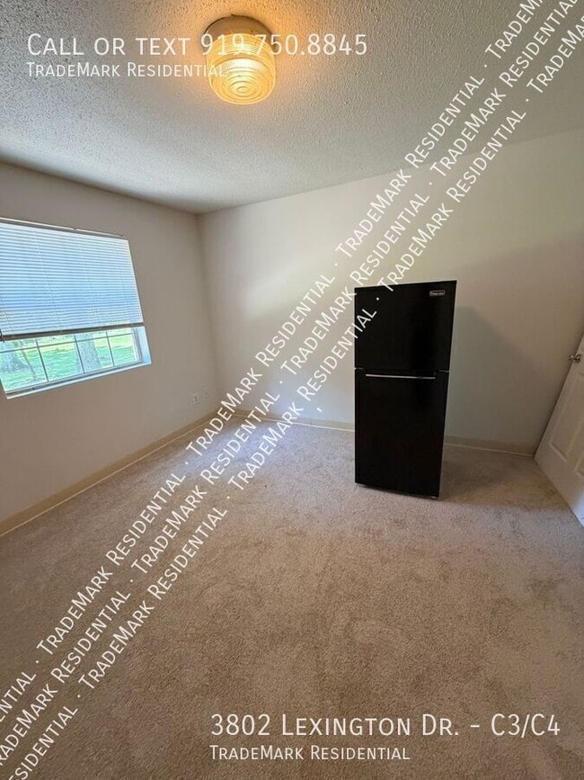 Building Photo - 3802 Lexington Dr