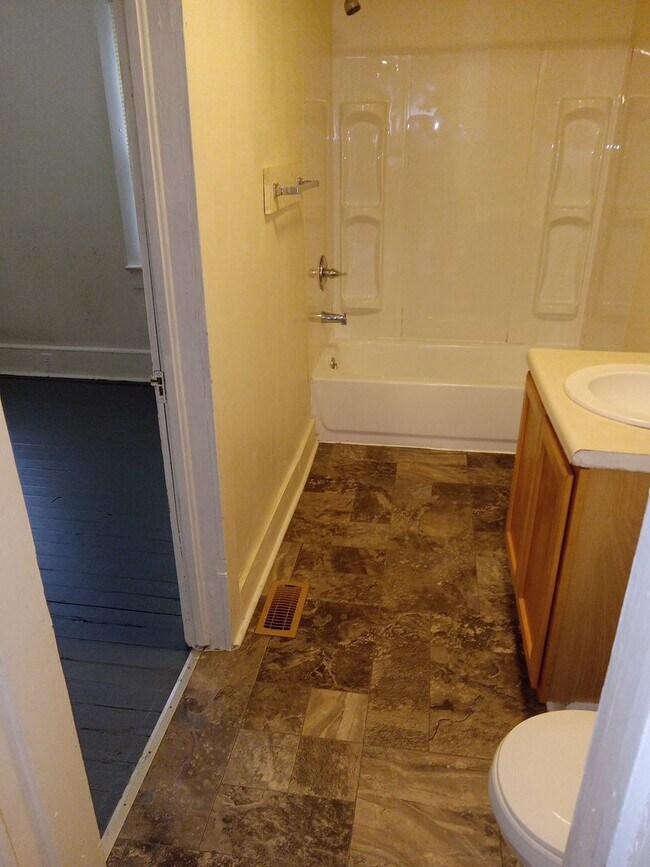 Building Photo - Affordable cozy 2 bedroom, 1-bathroom hous...