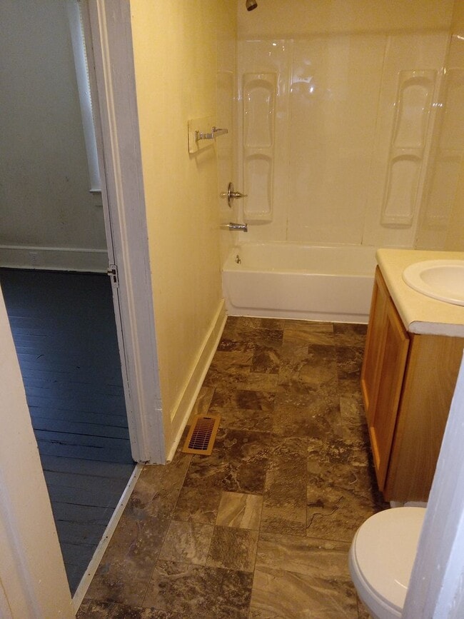 Building Photo - Affordable cozy 2 bedroom, 1-bathroom house in Warrenton, NC