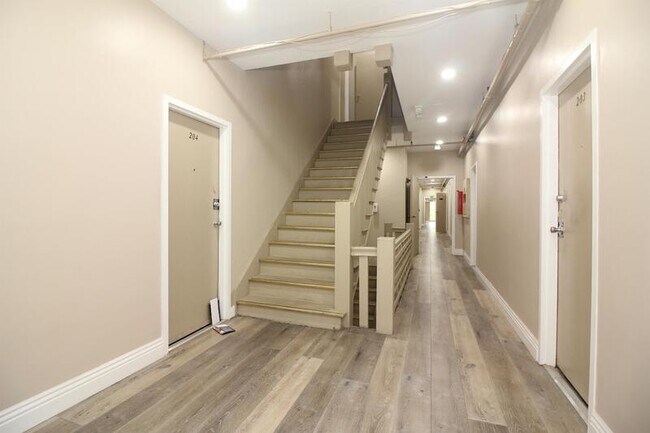 Foto del edificio - 647 W 18th St