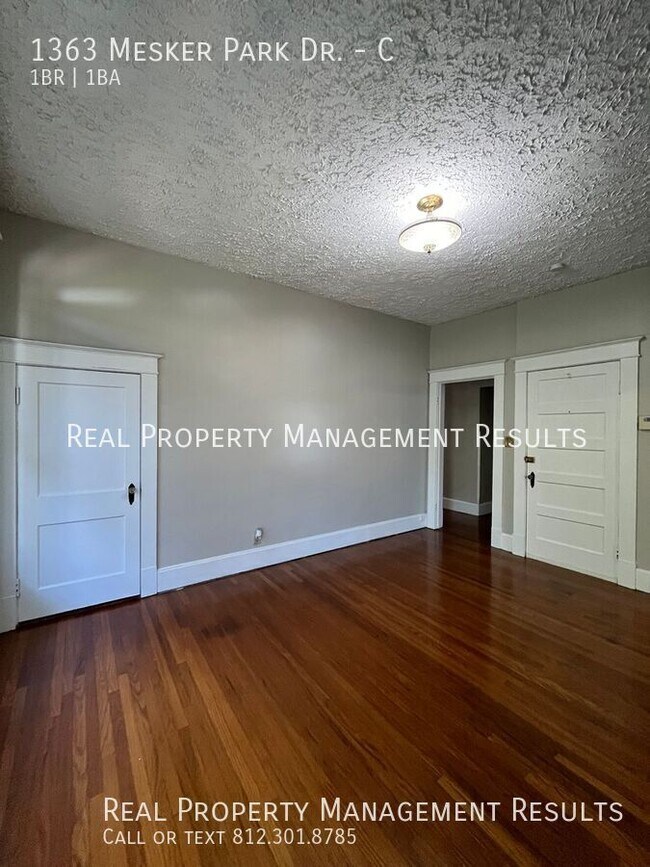 Building Photo - 1 Bedroom, 1 Bath Apartment Overlooking He...