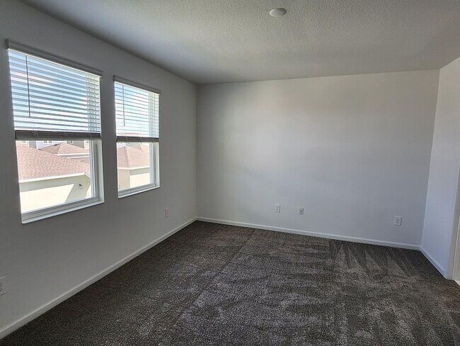 Foto del edificio - 4-Bed, 3-Bath Haven on Parable Way, Winter Garden!"