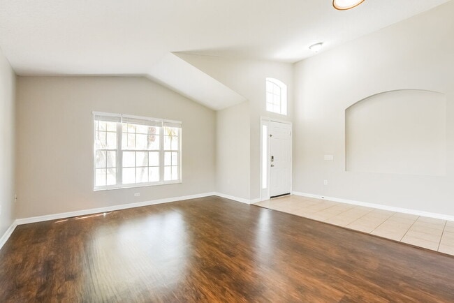 Building Photo - 137 Thornbury Dr