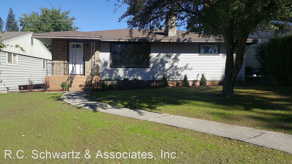Primary Photo - 3 br, 1 bath House - 3204 W. Hoffman