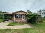 Foto principal - 3-Bed Home with Open Layout & Patio in Pelzer
