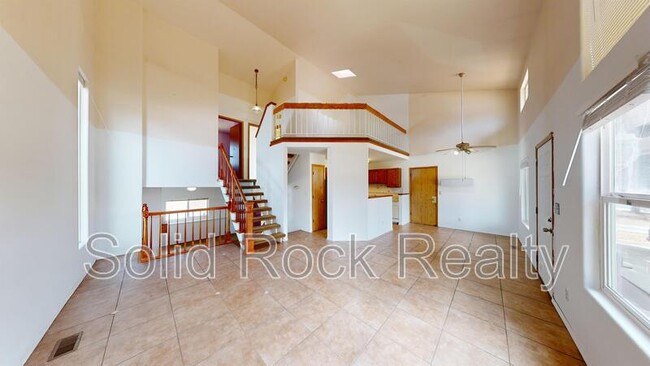 Building Photo - 935 Greenbrier Dr