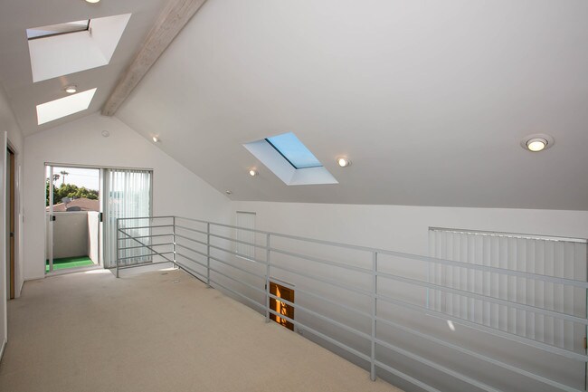Entresuelo - 3016 Ruskin St