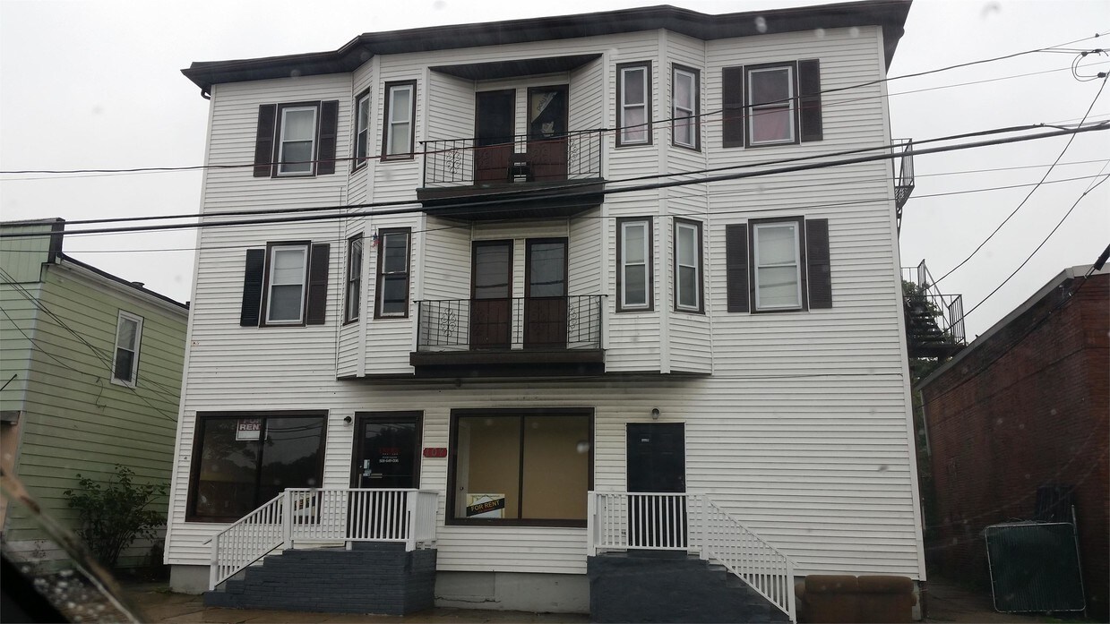Primary Photo - 107 Ames St