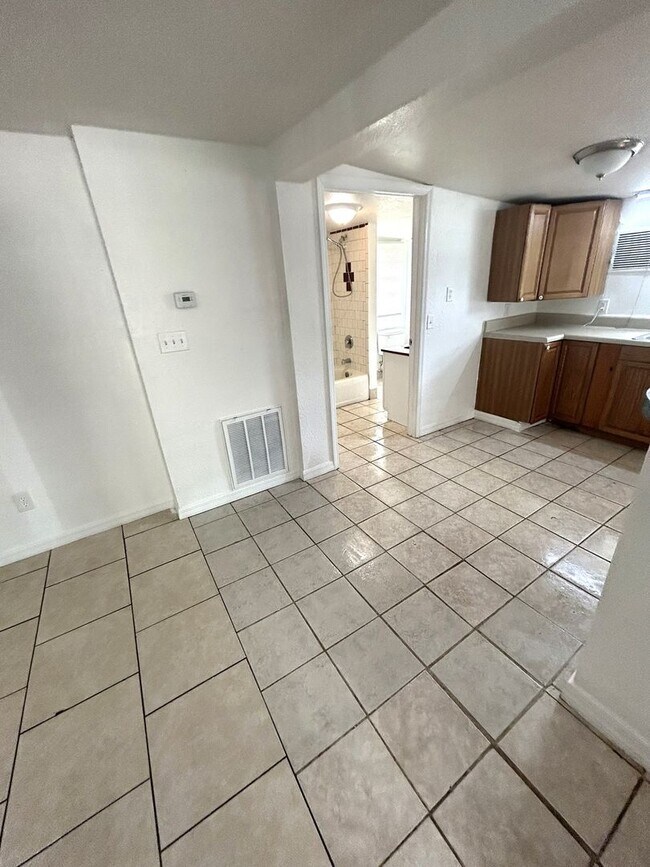 Foto del edificio - Charming 3-Bedroom Rental in Tavares!
