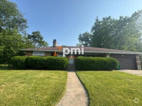 Building Photo - 330 E 69th Pl