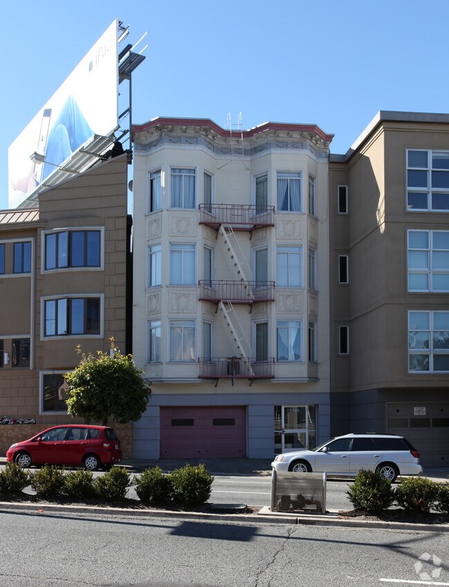 Building Photo - 1545 Lombard St