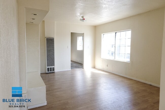 Building Photo - 1403 W 53rd St