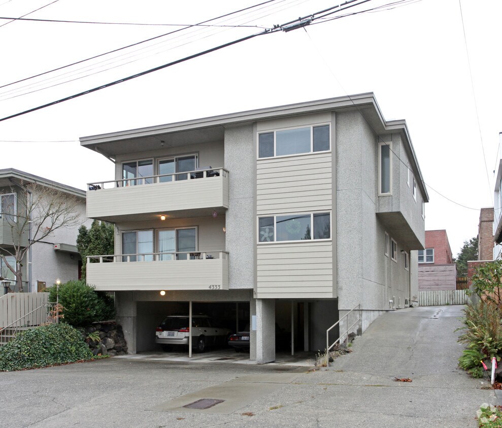 Building Photo - 4333 Dayton Ave N