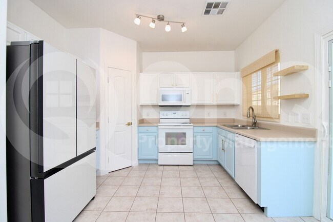Building Photo - 2588 E Ivanhoe Ct