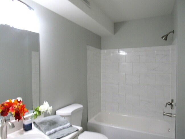 Foto del edificio - 255 W Treehouse Ln