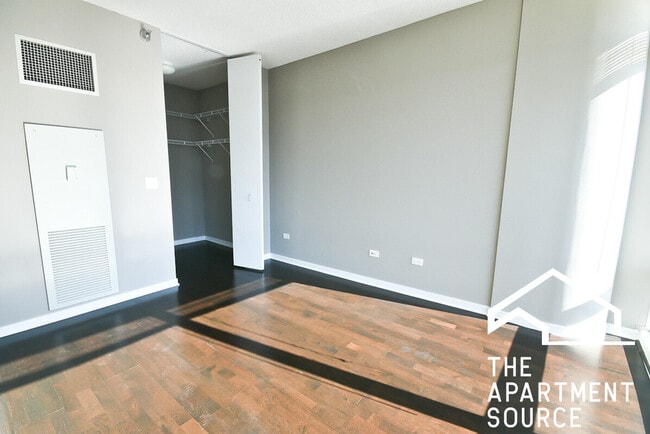 Photo - 345 E Ohio St Apartment