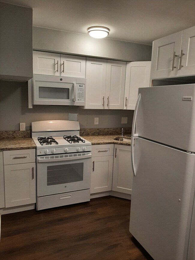 Foto del edificio - 2401 H St NW