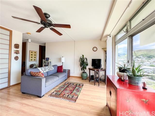 Foto del edificio - 1519 Nuuanu Ave