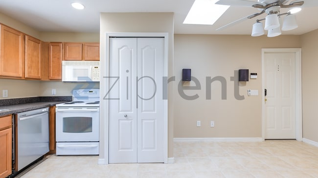 Building Photo - Unit ADU