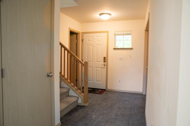Building Photo - 1255 Burnside Pl