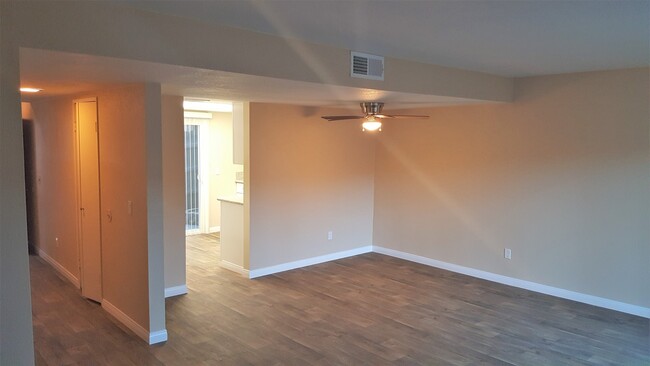 Building Photo - Tri-Level 2 Bed/1.5 Bath Condo w/ 2 Car Ga...