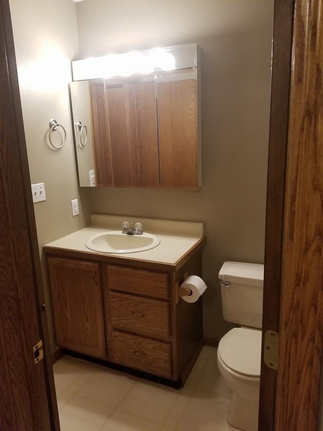 Bathroom - 1208 Koestner St