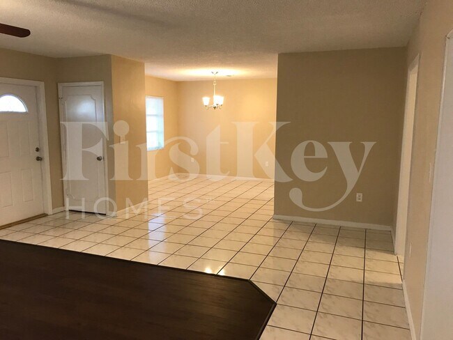 Foto del edificio - 4896 NW 6th Ct