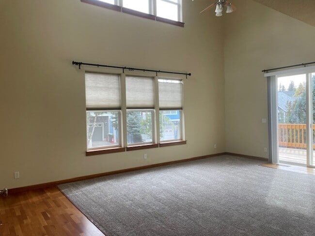 Building Photo - Lovely Corner Lot with Open Floor Plan, High Ceilings, Gourmet Kitchen.