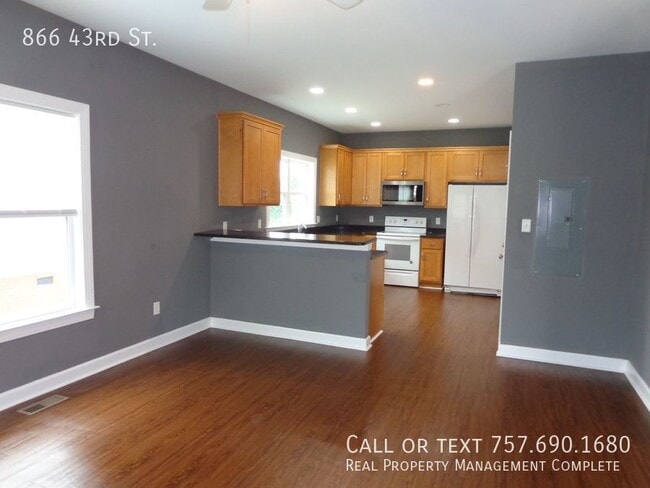 Building Photo - 6 BR, 3.5BA 2,072DF newly constructed home...