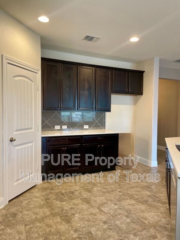 Building Photo - 1033 Clove Hitch Dr