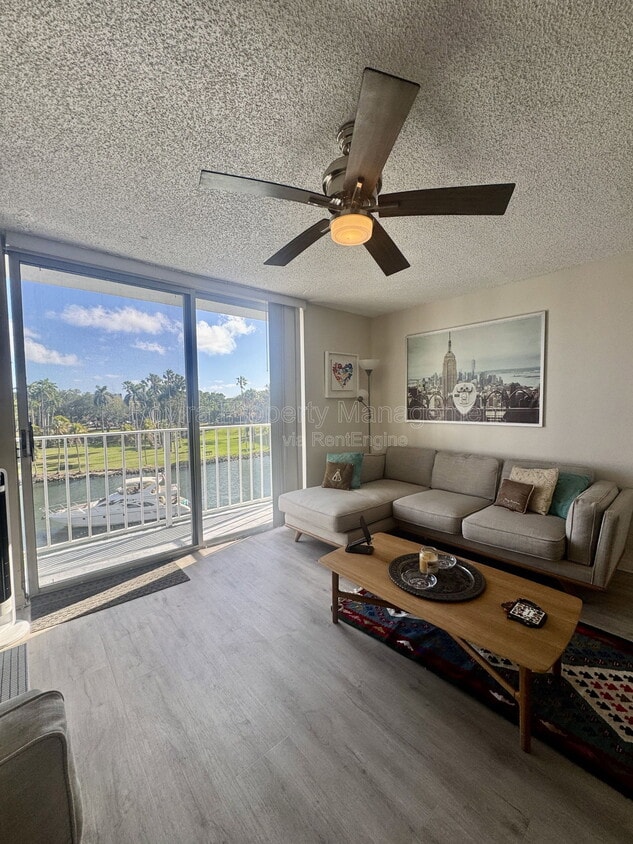 Photo - 1740 NW North River Dr