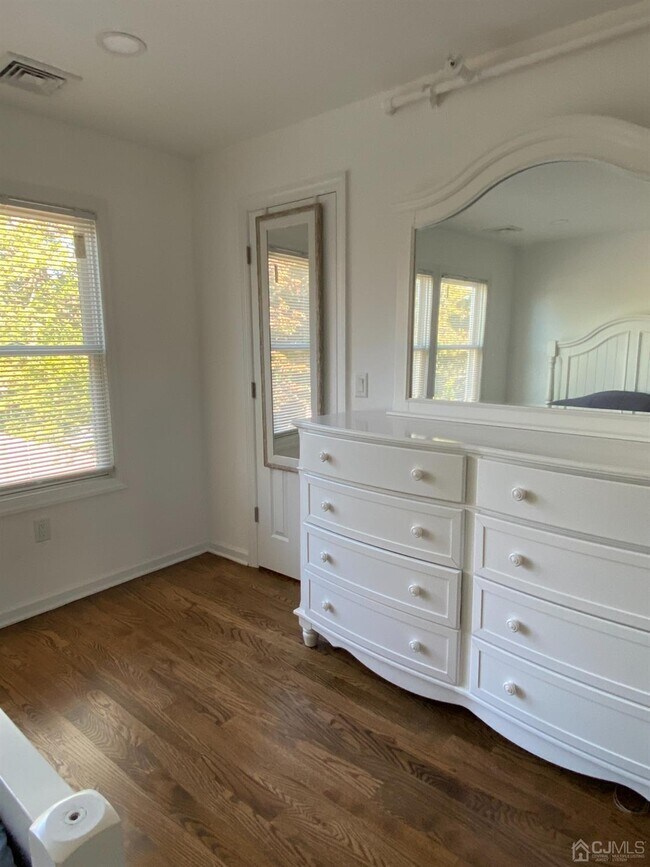 233 Central Ave Unit 2, Metuchen, NJ 08840 Room for Rent in Metuchen