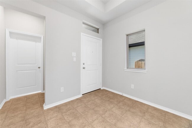 Building Photo - 8807 Oak Ivy Ln