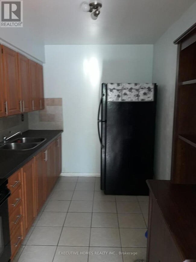 Building Photo - 100 Dundalk Dr