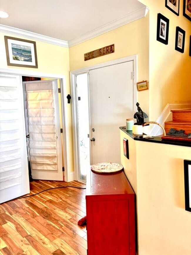 Foto del edificio - 328 N Lake Dr