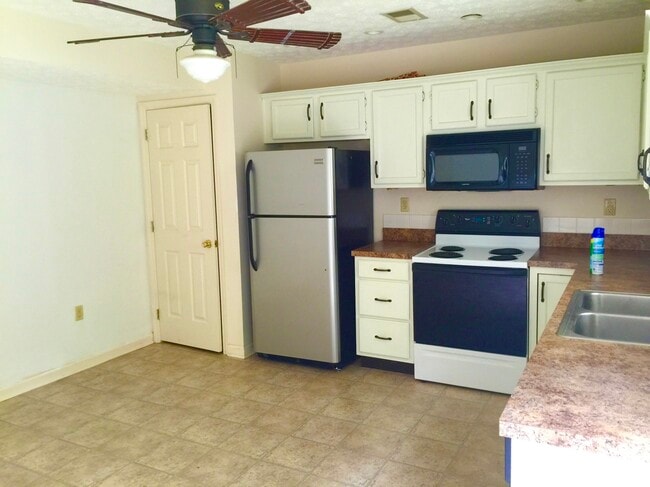 Foto del edificio - 400 Wabarto Way