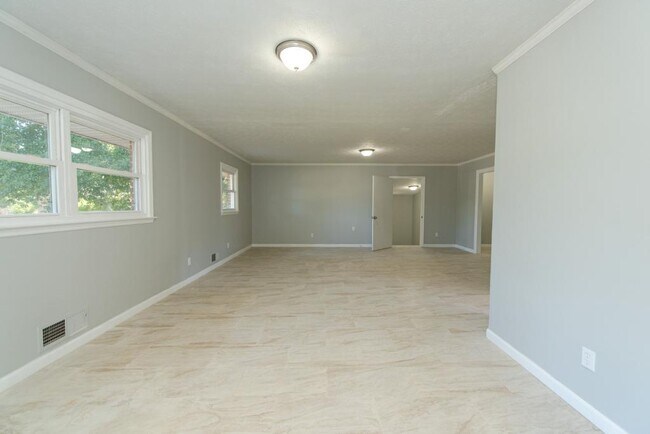 Foto del edificio - 8909 Channing Dr