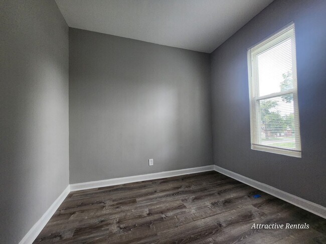 Foto del edificio - 707 E 92nd Pl
