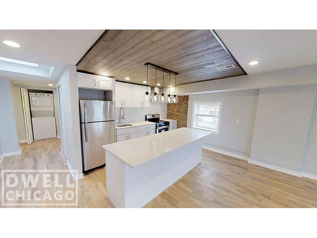 Building Photo - 2362 N Clybourn Ave
