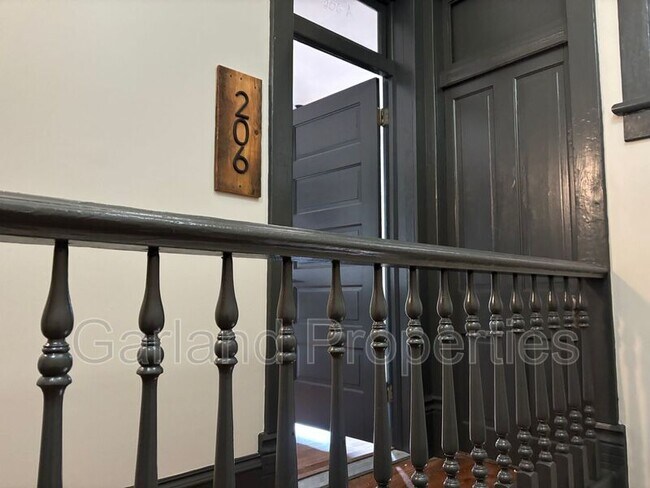 Foto del edificio - 73 W Main St