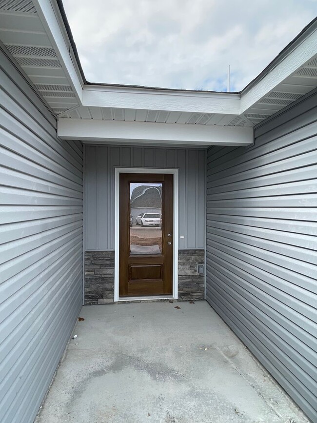 Building Photo - NEW CONSTRUCTION 3 Bed 2 Bath FOR RENT in Waynesville