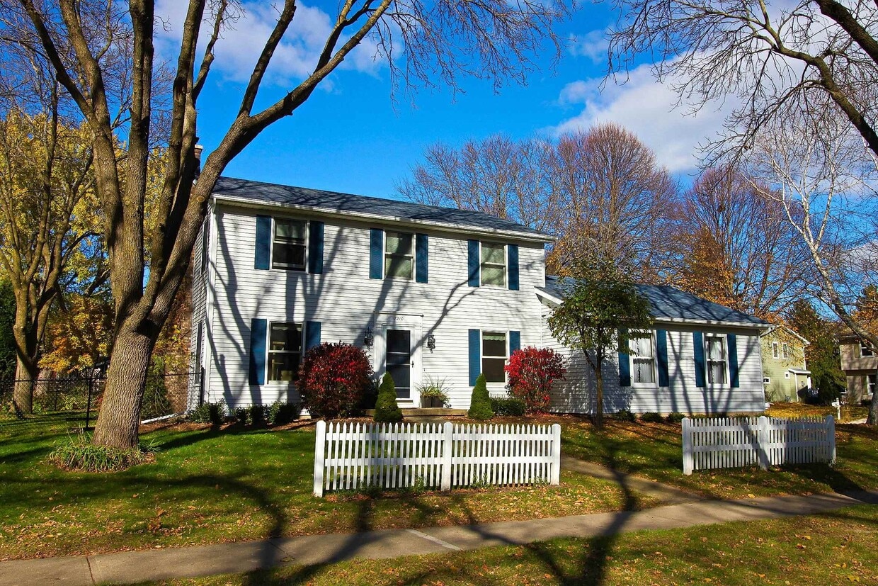 7210 Harvest Hill Rd, Madison, WI 53717 House Rental in Madison, WI