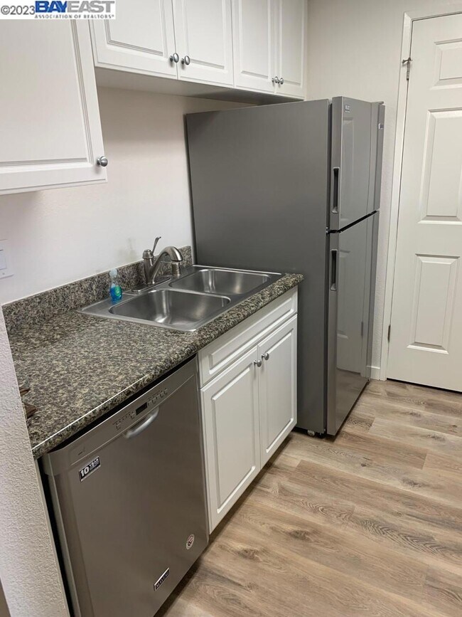 Foto del edificio - 805 Watson Canyon Ct