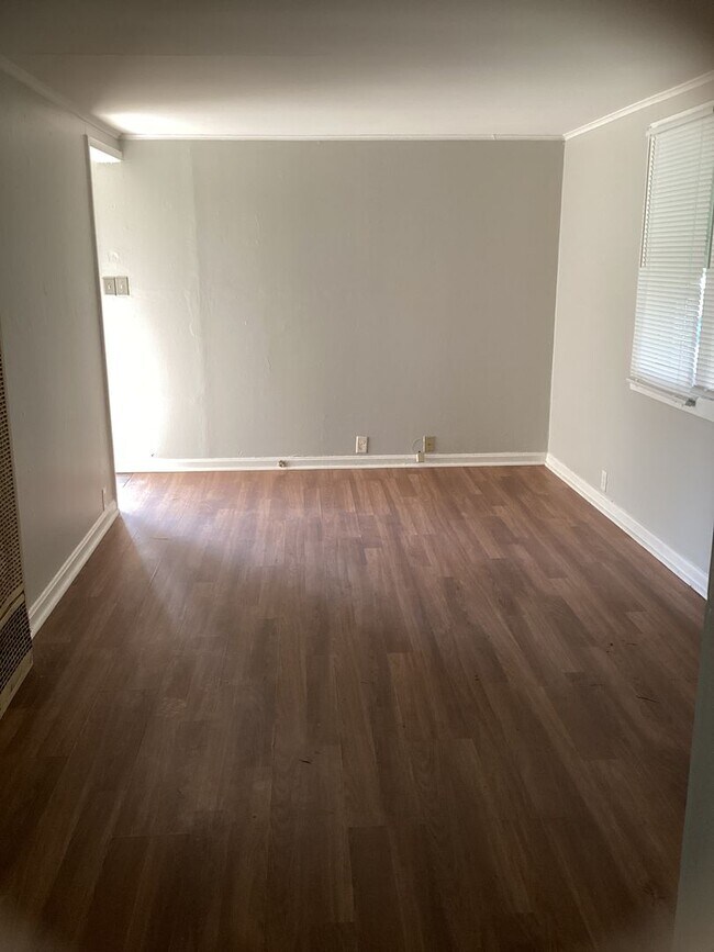 Foto del edificio - 1512-1516 E Andover Avenue