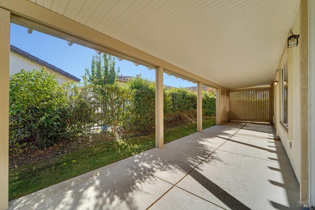 Foto del edificio - 523 Twin Pines Dr
