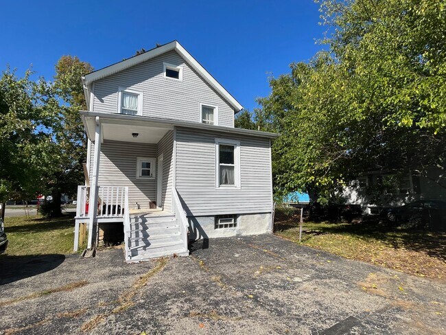 Foto del edificio - 8402 Blue Ash Rd