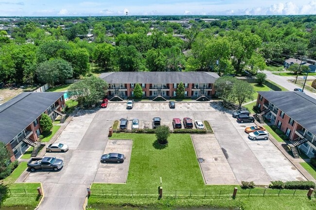 Building Photo - 9410 Edgebrook Dr