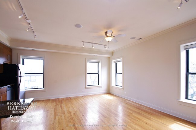 Building Photo - 1856 N Sawyer Ave