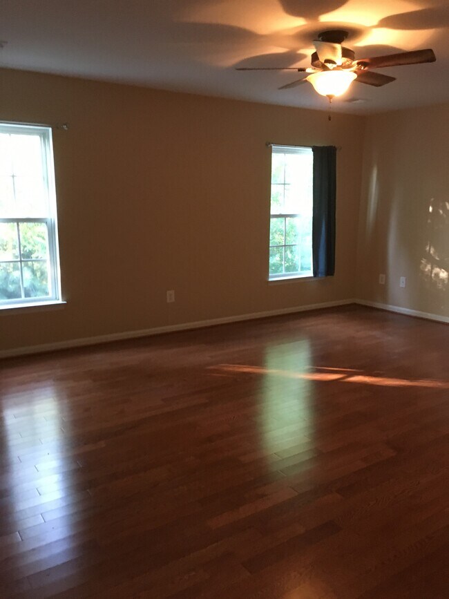 Building Photo - 23221 Foxglove St
