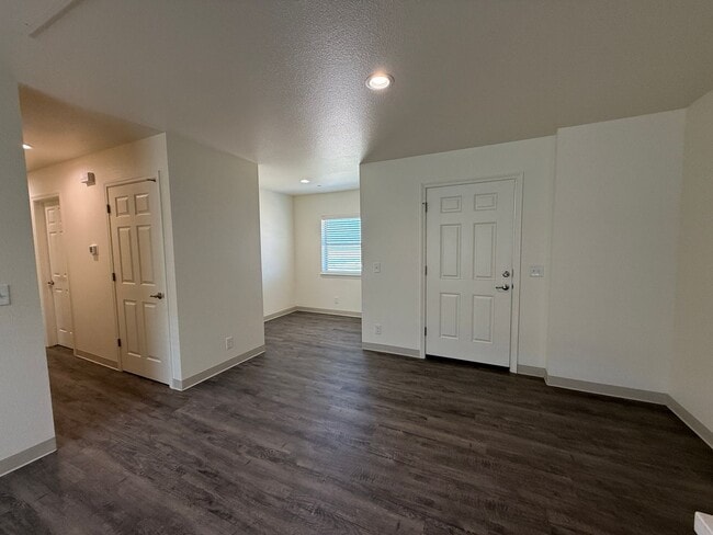 Building Photo - Free Month of Rent for Move in before Dec 1st - Brand New Upstairs 3 Bedroom Apartment